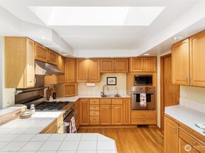 17529 93rd Avenue NE, Bothell WA 98011