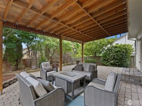 5529 Elizabeth Loop SE, Auburn WA 98092