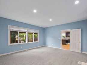 5529 Elizabeth Loop SE, Auburn WA 98092