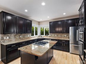 5529 Elizabeth Loop SE, Auburn WA 98092