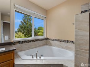 5529 Elizabeth Loop SE, Auburn WA 98092