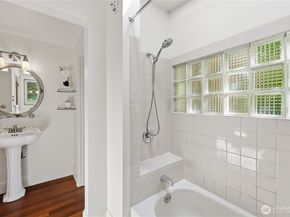 8883 NE Wardwell Road, Bainbridge Island WA 98110