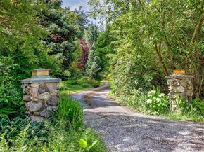 8883 NE Wardwell Road, Bainbridge Island WA 98110