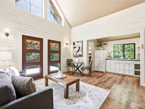 8883 NE Wardwell Road, Bainbridge Island WA 98110