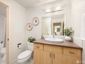 11801 100th Avenue NE A103, Kirkland WA 98034