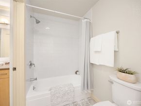 11801 100th Avenue NE A103, Kirkland WA 98034