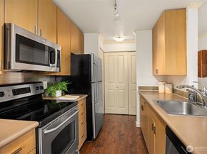 11801 100th Avenue NE A103, Kirkland WA 98034