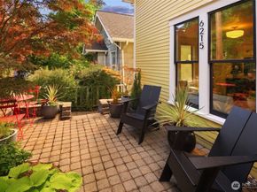 6215 27th Avenue NE, Seattle WA 98115