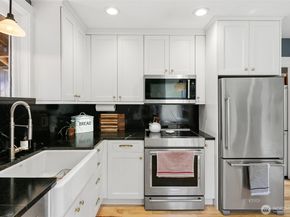 6215 27th Avenue NE, Seattle WA 98115