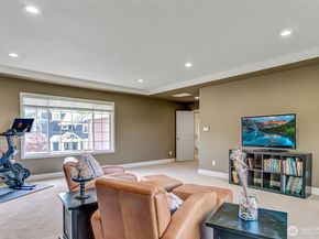 323 240th Place SE, Sammamish WA 98074