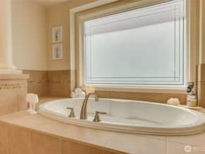 323 240th Place SE, Sammamish WA 98074