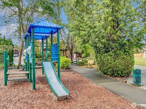 323 240th Place SE, Sammamish WA 98074