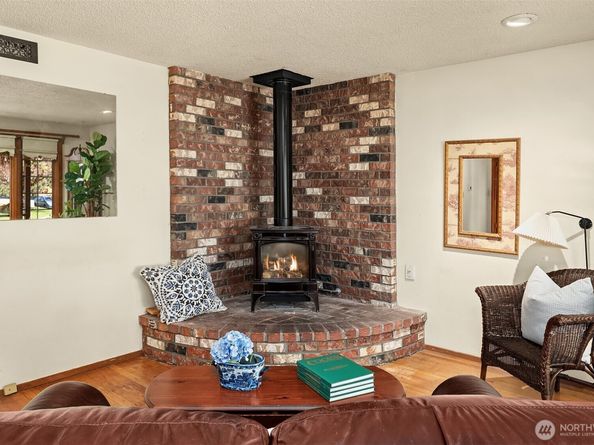 1260 168th Avenue NE, Bellevue WA 98008
