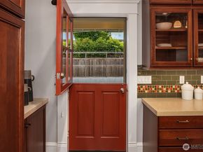 721 18th Avenue E, Seattle WA 98112