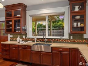 721 18th Avenue E, Seattle WA 98112