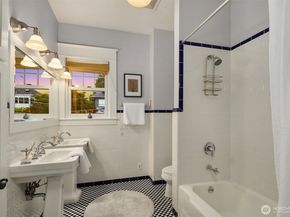 721 18th Avenue E, Seattle WA 98112