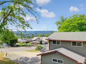 707 Alvord Avenue N, Kent WA 98031