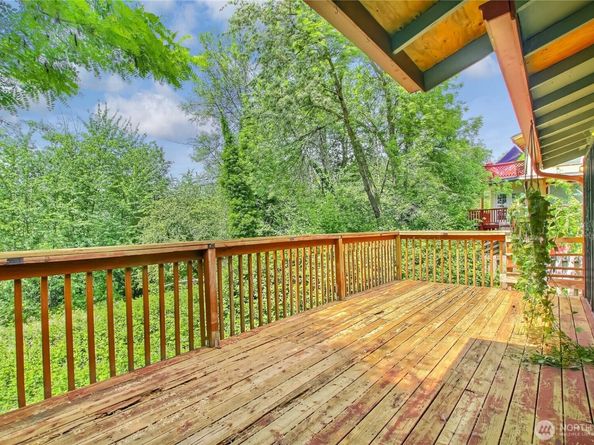 707 Alvord Avenue N, Kent WA 98031