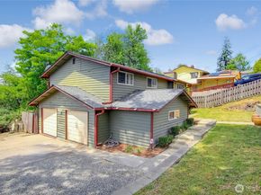 707 Alvord Avenue N, Kent WA 98031
