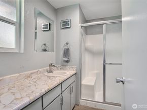 707 Alvord Avenue N, Kent WA 98031
