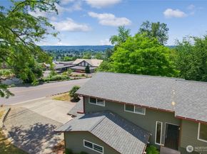 707 Alvord Avenue N, Kent WA 98031