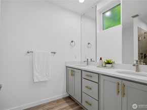 16616 NE 85th St, Redmond WA 98052