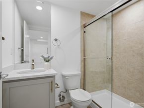16616 NE 85th St, Redmond WA 98052