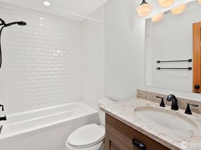 7825 NE 140th Place, Kirkland WA 98034