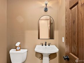 7825 NE 140th Place, Kirkland WA 98034