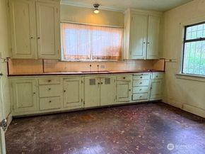 3045 19th Avenue S, Seattle WA 98144