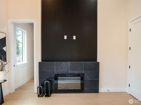 18607 104th Avenue NE B, Bothell WA 98011