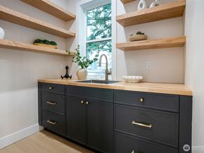 18607 104th Avenue NE B, Bothell WA 98011