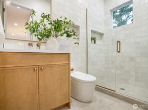 18607 104th Avenue NE B, Bothell WA 98011