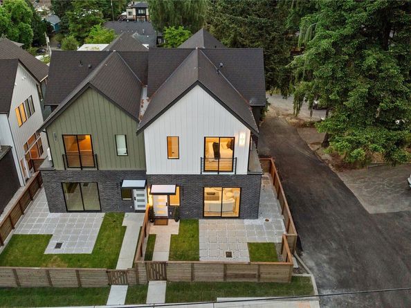 18607 104th Avenue NE B, Bothell WA 98011