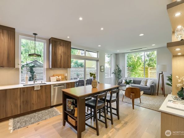 809 NE 90th Street, Seattle WA 98115