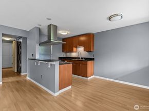 845 NE 125th Street 404, Seattle WA 98125