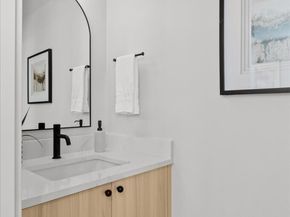 1131 NW 60th Street B, Seattle WA 98107