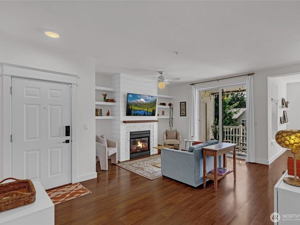 23420 SE Black Nugget Rd A204, Issaquah WA 98029