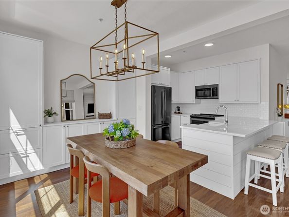 23420 SE Black Nugget Rd A204, Issaquah WA 98029