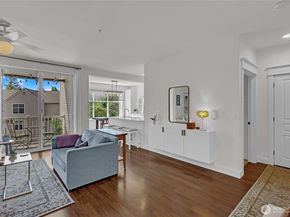 23420 SE Black Nugget Rd A204, Issaquah WA 98029
