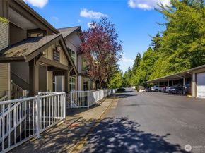 23420 SE Black Nugget Rd A204, Issaquah WA 98029
