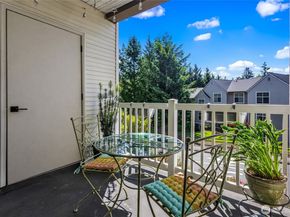 23420 SE Black Nugget Rd A204, Issaquah WA 98029