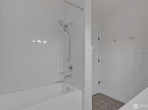 23420 SE Black Nugget Rd A204, Issaquah WA 98029