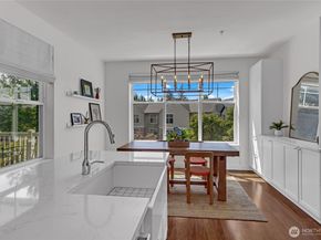 23420 SE Black Nugget Rd A204, Issaquah WA 98029