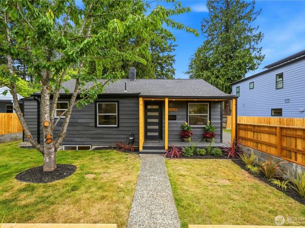 15822 26th Avenue NE, Shoreline WA 98155