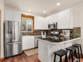 9121 23rd Avenue NE, Seattle WA 98115