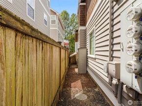 9121 23rd Avenue NE, Seattle WA 98115