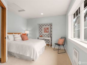 9121 23rd Avenue NE, Seattle WA 98115