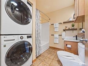 827 Hiawatha Place S 515, Seattle WA 98144