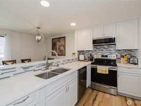 1760 W Sunn Fjord Lane F 202, Bremerton WA 98312